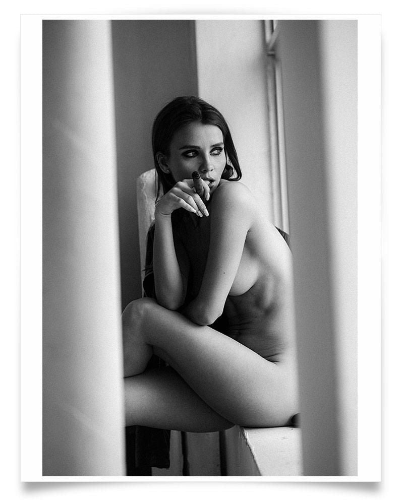 Sacha Leyendecker-Smoking Break-I-PRINT ONLY-42x60 cm-limited editions-Monochrome Hub-Gallery for Fine Art Photography