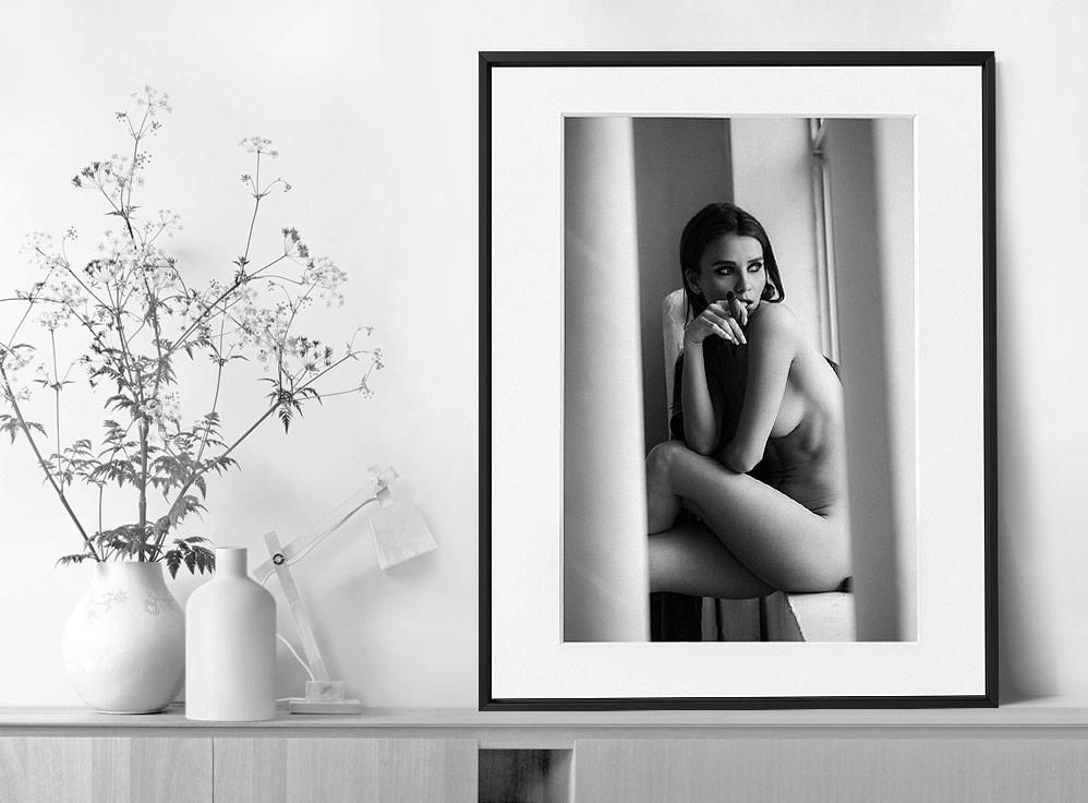 Sacha Leyendecker-Smoking Break-I-50x70 cm-limited editions-Monochrome Hub-Gallery for Fine Art Photography