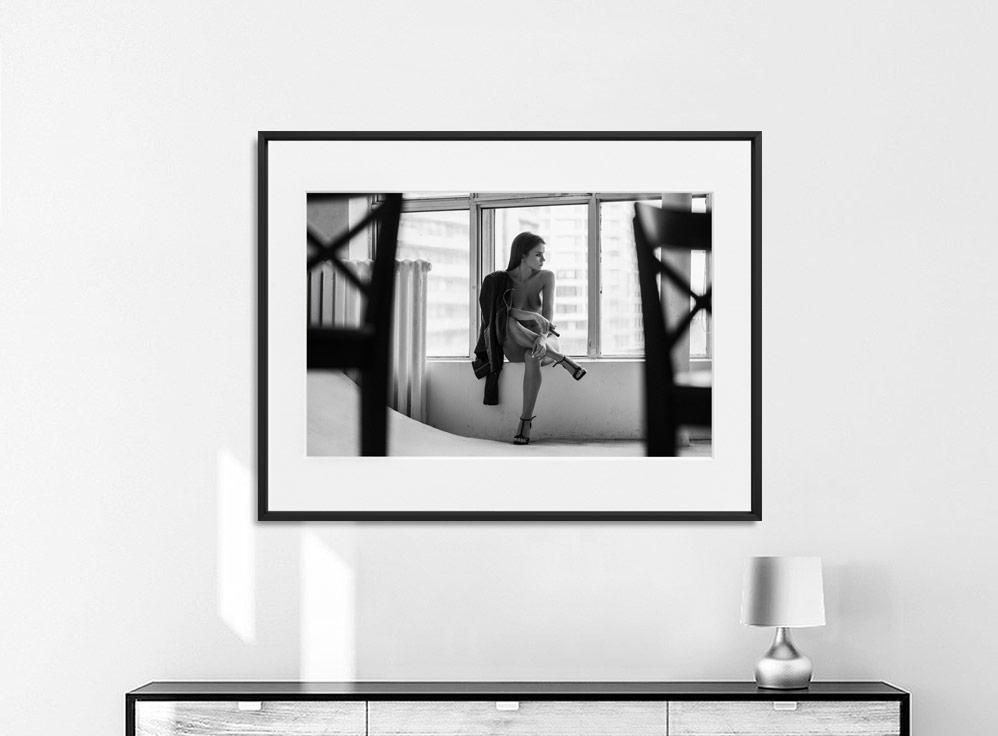 Sacha Leyendecker-Smoking Break-II-70x100 cm-limited editions-Monochrome Hub-Gallery for Fine Art Photography