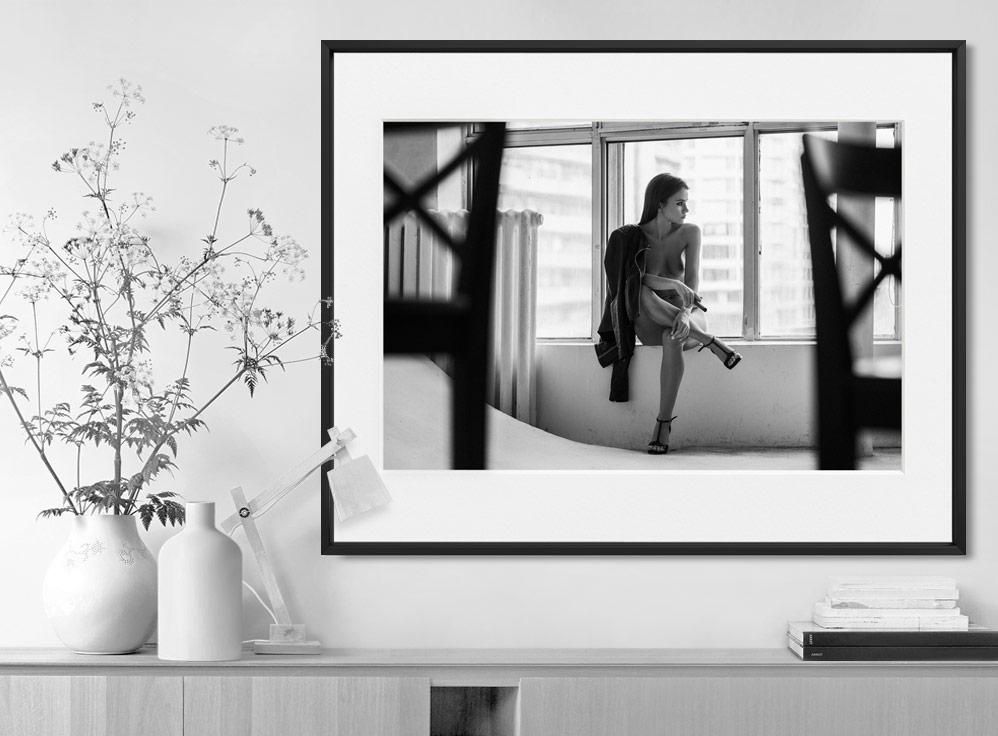 Sacha Leyendecker-Smoking Break-II-50x70 cm-limited editions-Monochrome Hub-Gallery for Fine Art Photography