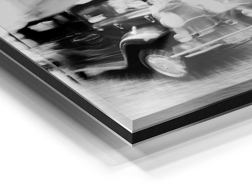 Ivailo Stanev-Álvarez-RETRO CAR, VIENNA--limited editions-Monochrome Hub-Gallery for Fine Art Photography