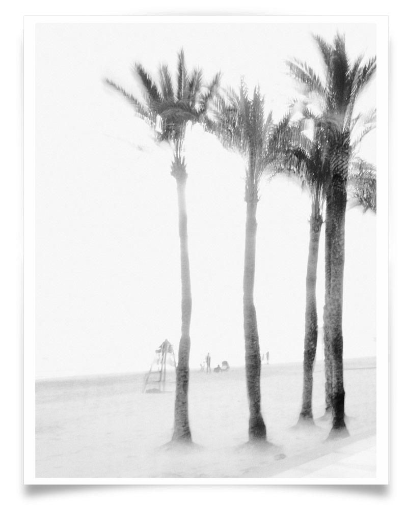 Ivailo Stanev-Álvarez-La Playa Calpe-II-PRINT ONLY-42x60 cm-limited editions-Monochrome Hub-Gallery for Fine Art Photography