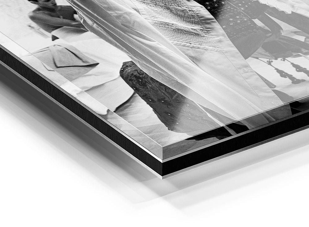 Ivailo Stanev-Álvarez-EL RITUAL DE VESTIRSE-VALENCIA-II--limited editions-Monochrome Hub-Gallery for Fine Art Photography