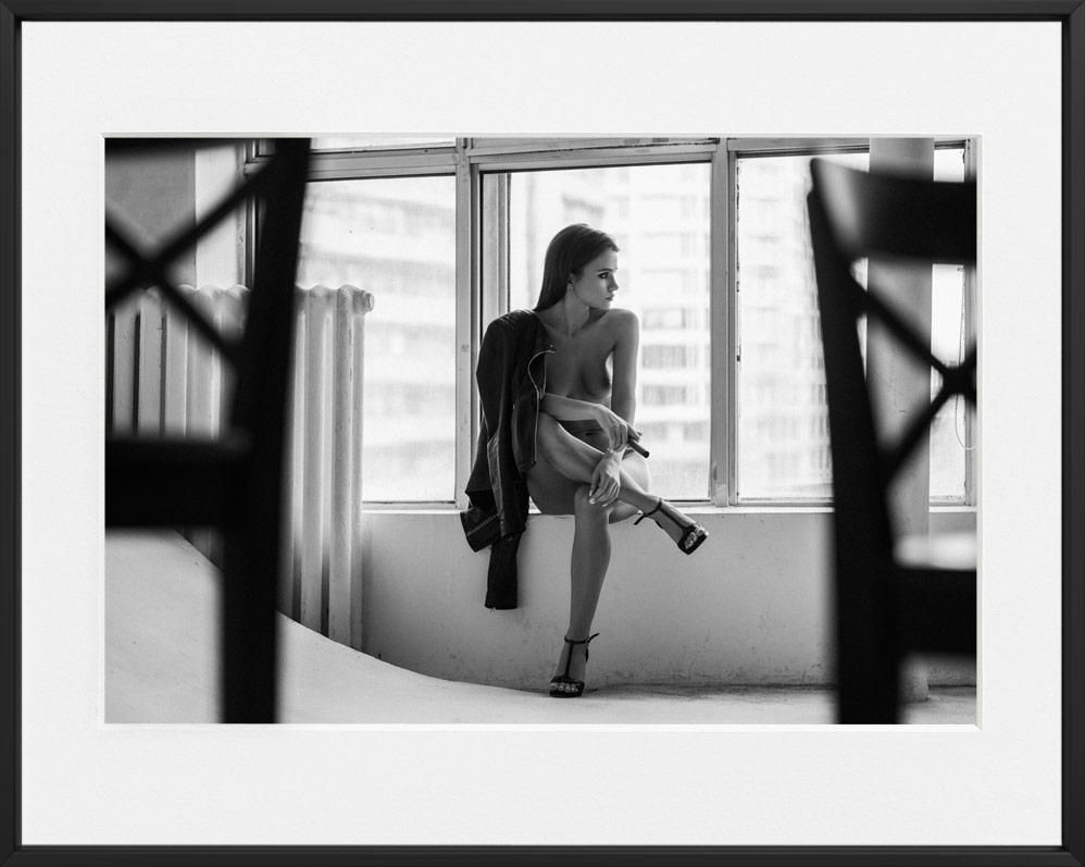 Sacha Leyendecker-Smoking Break-II--limited editions-Monochrome Hub-Gallery for Fine Art Photography