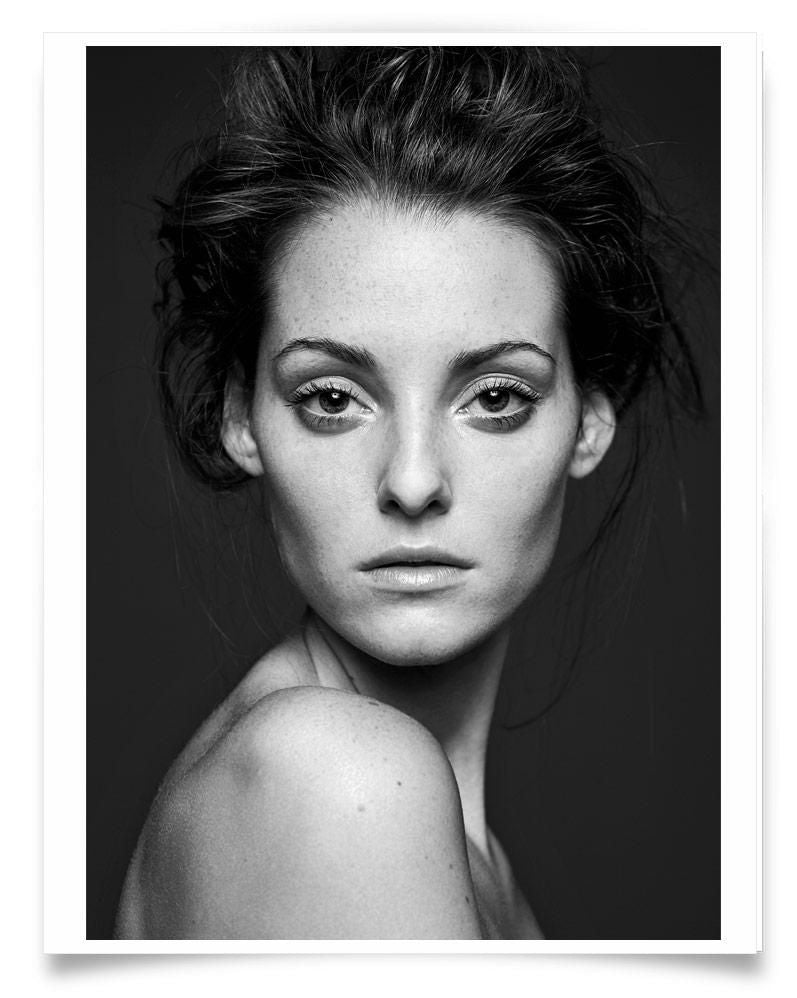 Alexander Osenski-GIA-PORTRAIT-PRINT ONLY-42x60 cm-limited editions-Monochrome Hub-Gallery for Fine Art Photography