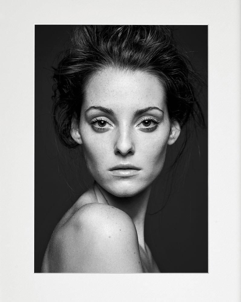 Alexander Osenski-GIA-PORTRAIT-40x50 cm-limited editions-Monochrome Hub-Gallery for Fine Art Photography